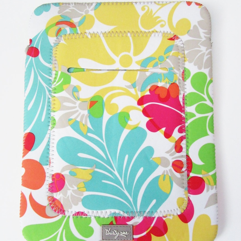 Thirty-One Tote-A-Tablet Island Damask